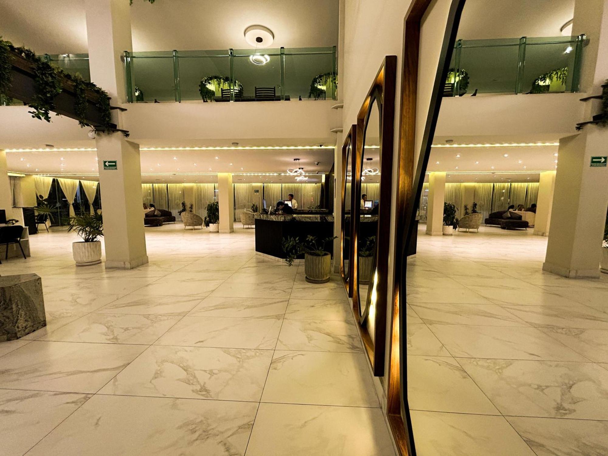 Hvh By Yaxche Hotel Guadalajara Exterior photo